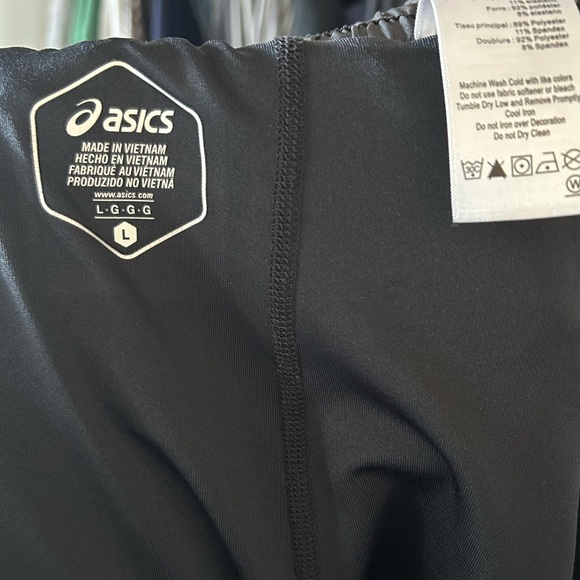 ASICS Running Shorts with Shorts Liner - Picture 2 of 6